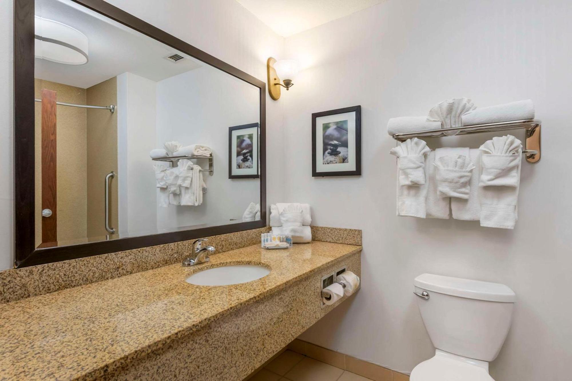 Comfort Suites Conference Center Rapid City Bagian luar foto