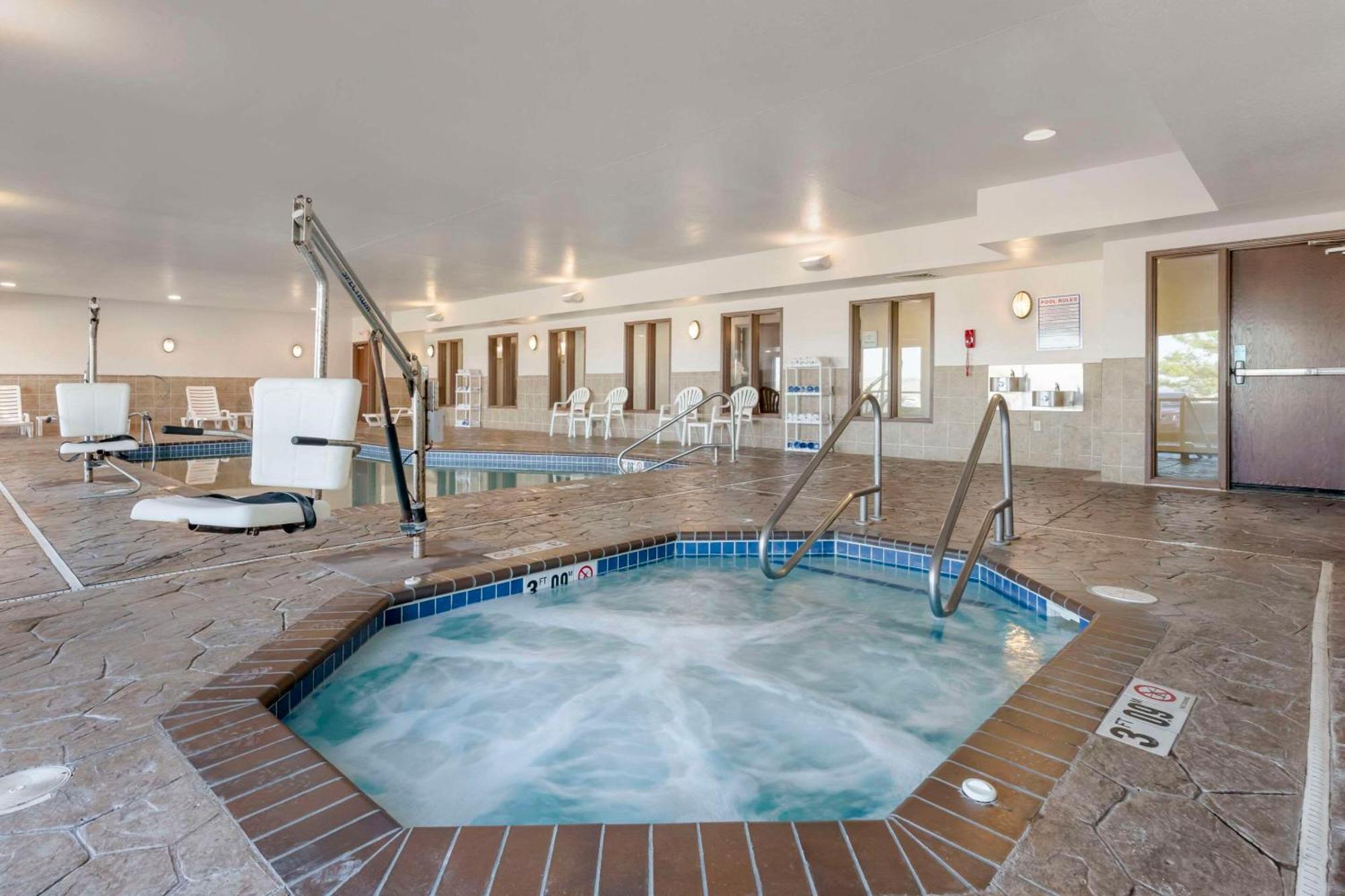 Comfort Suites Conference Center Rapid City Bagian luar foto